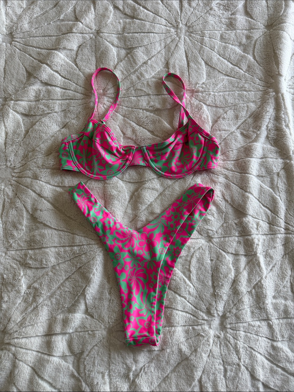 Kulani Kinis Pink & Green Floral Bikini Set. MEDIUM TOP & LARGE BOTTOMS